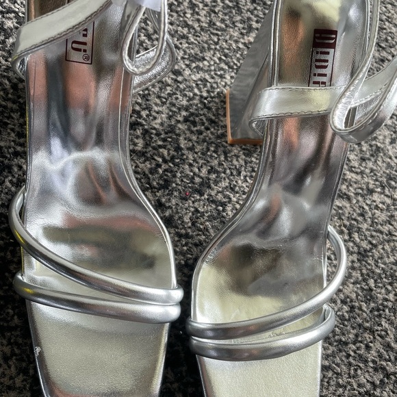 Elegant Silver Block Heel Sandals - Picture 16 of 16